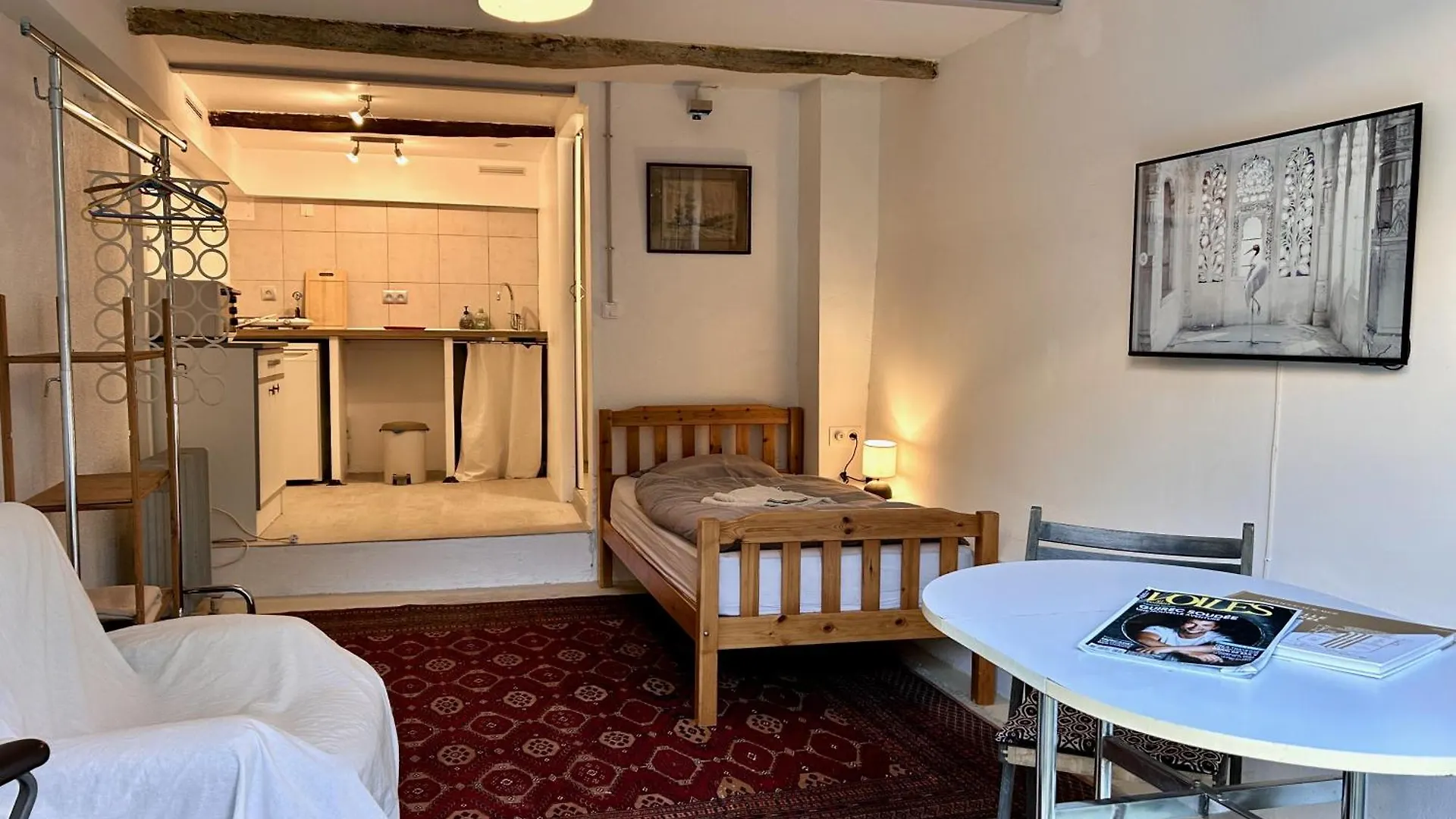 Chambre Equipee Dans Appartement De Village Magagnosc