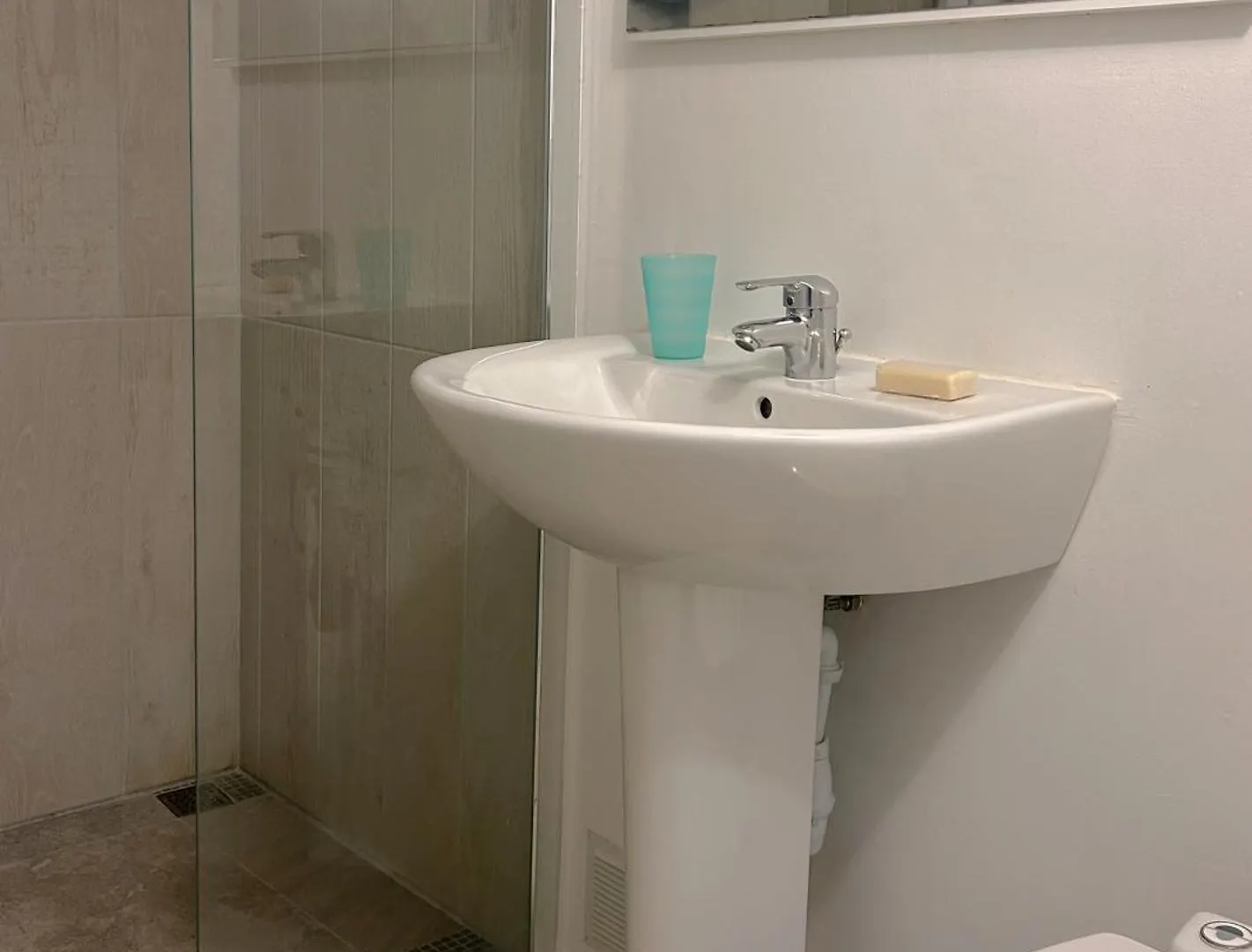 Chambre Equipee Dans Appartement De Village Magagnosc