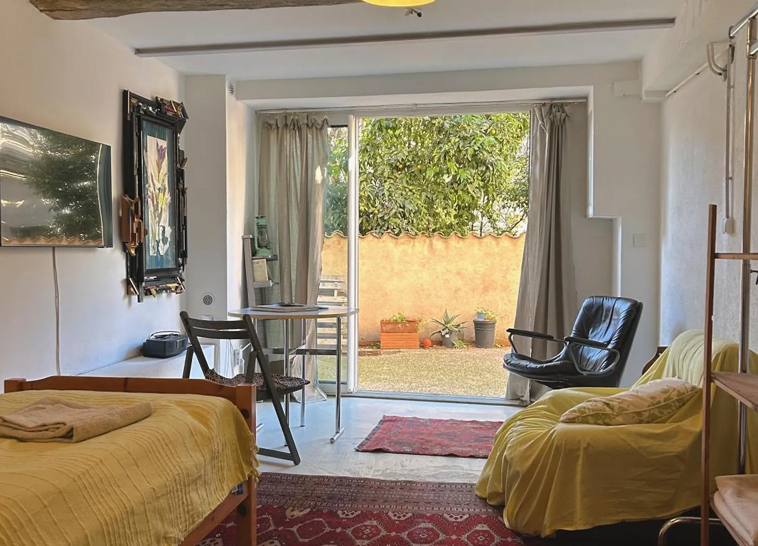 Chambre Equipee Dans Appartement De Village Magagnosc France